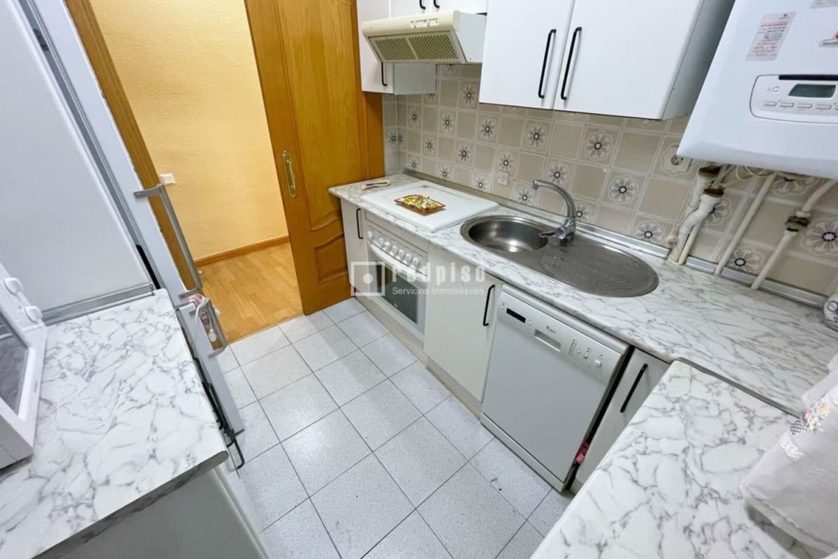 Sale of apartment in Calle Paredes de Nava, Madrid
photo 2