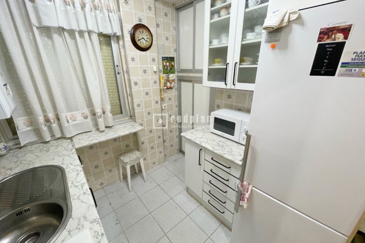 Sale of apartment in Calle Paredes de Nava, Madrid
photo 3