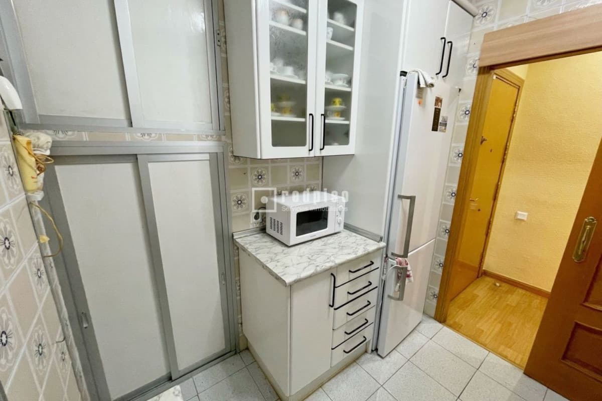 Sale of apartment in Calle Paredes de Nava, Madrid
photo 4