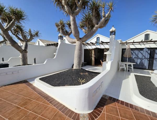 Bajo en alquiler en Costa Teguise , Teguise photo 1