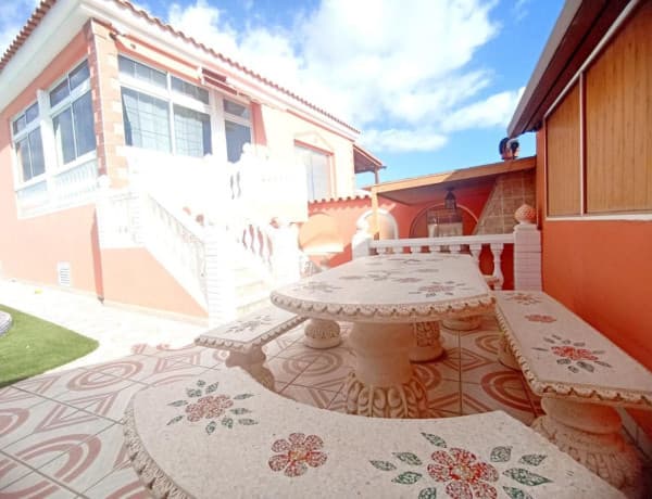 Chalet independiente en alquiler en Calle Francisco de Quevedo , San Bartolomé de Tirajana thumbnail 1