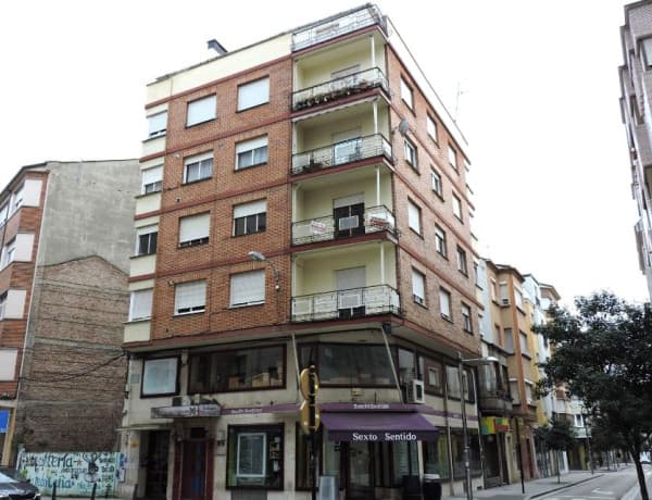 Piso en alquiler en Calle Antolin Lopez Pelaez, 3 , Ponferrada photo 1