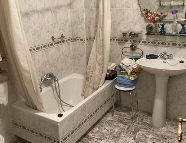 Penthouse for rent in Calle Enriqueta Lozano, 14 , Granada thumbnail 2