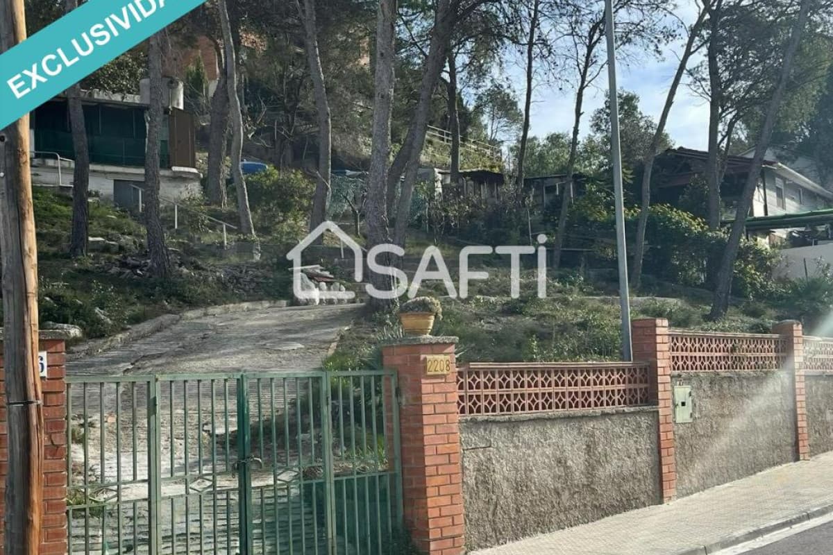 Terreno en venta en Canyelles, Barcelona photo 3