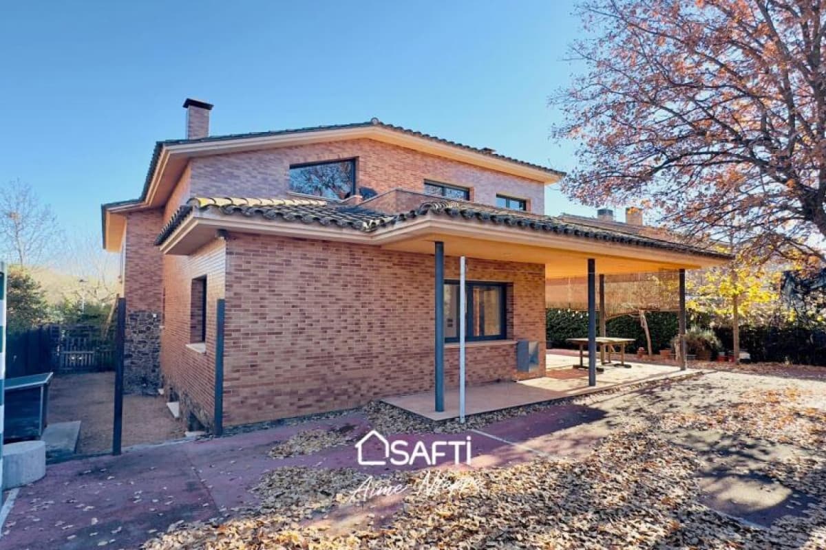 PRESTIGIOSO CHALET MODERNO CON ELEGANCIA ATEMPORAL, Bordils
photo 2