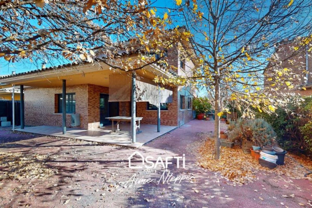 PRESTIGIOSO CHALET MODERNO CON ELEGANCIA ATEMPORAL, Bordils
photo 3