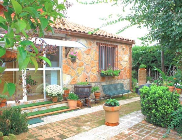 Chalet independiente en venta en , Pedrezuela photo 1