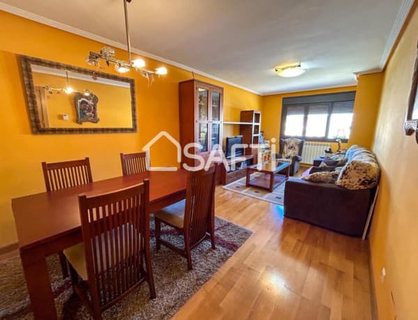 Piso en venta en , León photo 1