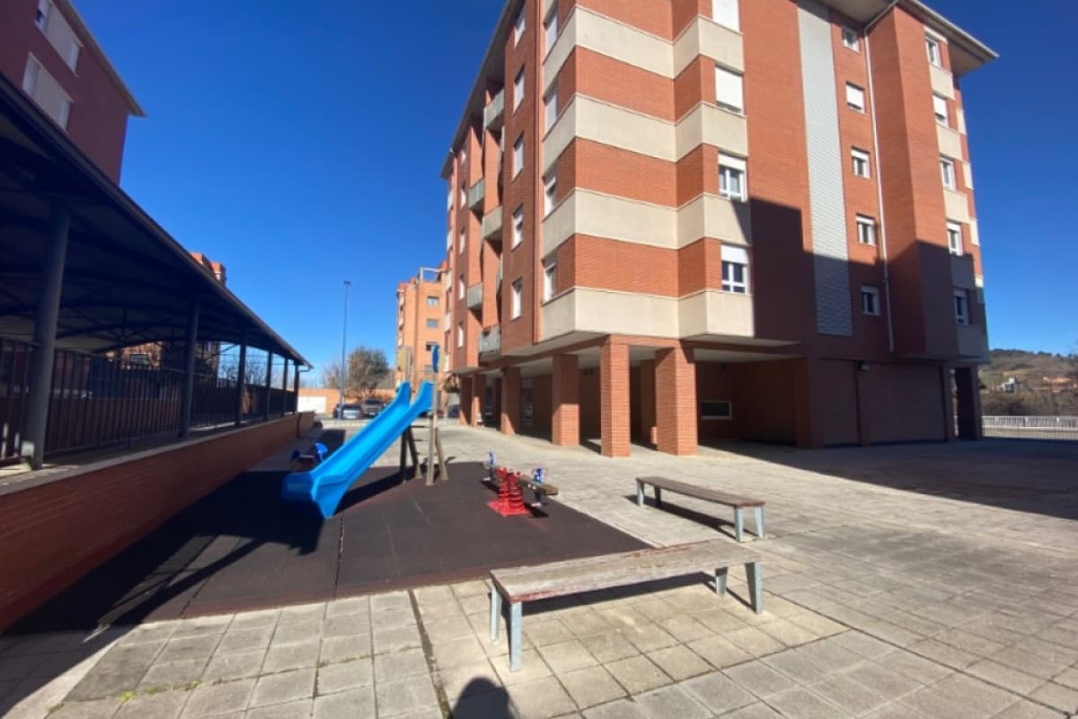PISO JUNTO AL CENTRO COMERCIAL ESPACIO LEÓN SEMINUEVO Y MUY AMPLIO, León
photo 3