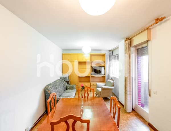 Piso en venta en , León photo 1