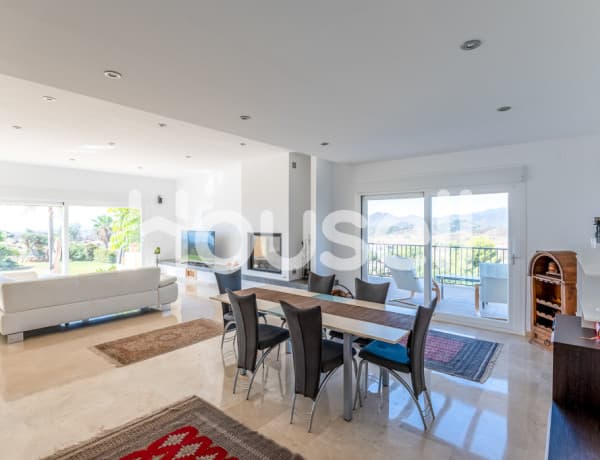 Chalet independiente en venta en , Mijas thumbnail 2