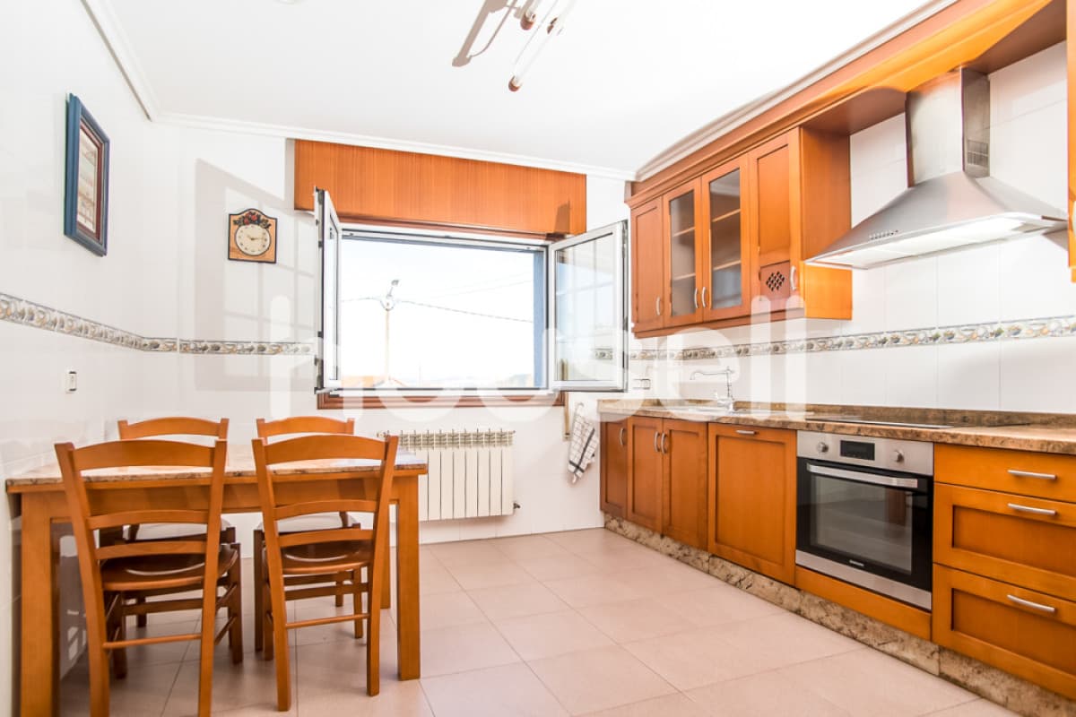 Chalet en venta de 312 m² Avenida Salvador Allende, 15176 Oleiros (A Coruña), Oleiros
photo 4