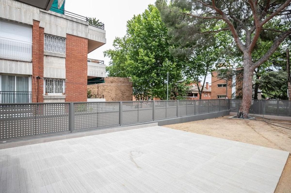 Obra nueva con Grandes Terrazas en Font d'en Fargas en Barcelona (Revista) photo 2