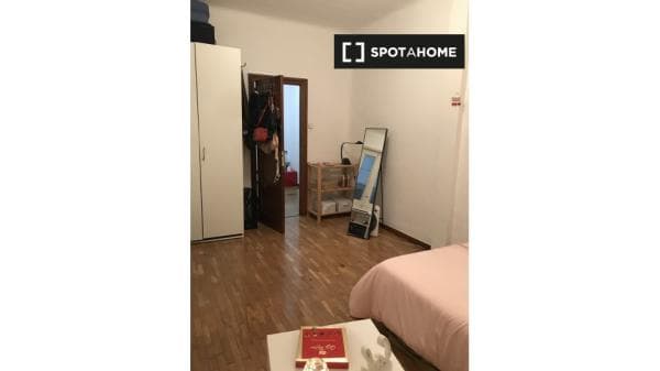 Habitación en piso compartido en madrid. photo 3