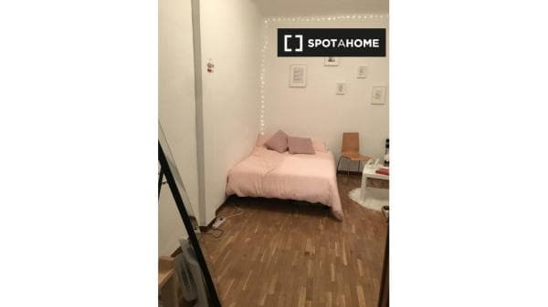 Habitación en piso compartido en madrid. photo 4
