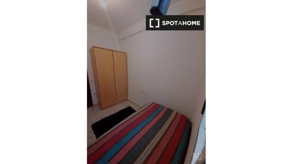 Habitación en piso compartido en madrid. photo 2