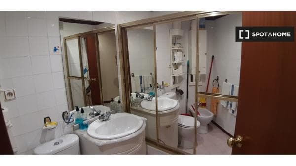 Habitación en piso compartido en madrid. photo 3