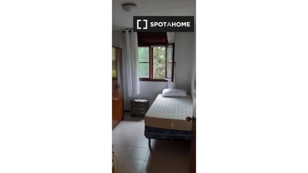 Habitación en piso compartido en madrid. photo 1