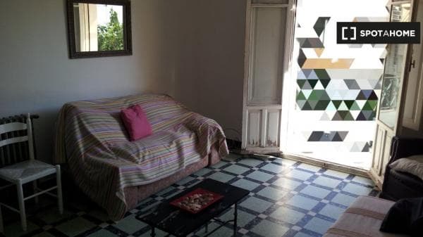 Se alquila habitación en preciosa casa compartida en Sevilla thumbnail 2