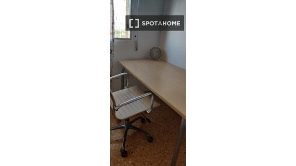 Se alquila habitación en piso de 4 dormitorios en Algirós, Valencia thumbnail 1