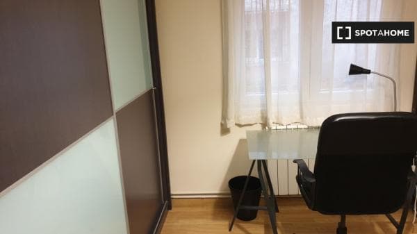 Piso en alquiler en , Oviedo thumbnail 1