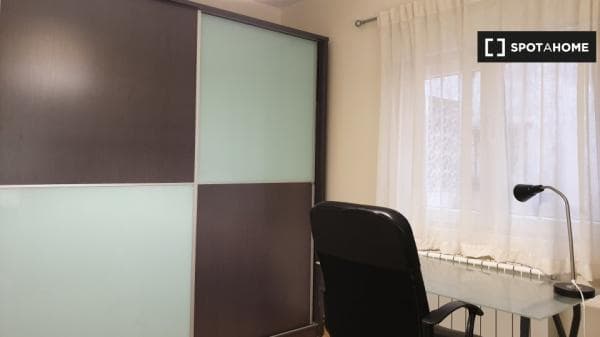 Piso en alquiler en , Oviedo thumbnail 2