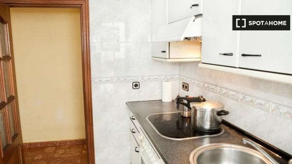 Habitación en piso compartido en madrid. photo 3