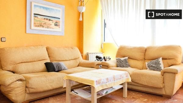 Habitación en piso compartido en madrid. photo 4