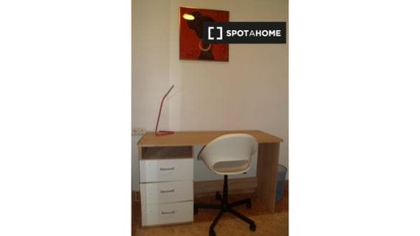 Se alquila habitación en piso de 3 dormitorios en Burjassot, Valencia thumbnail 2