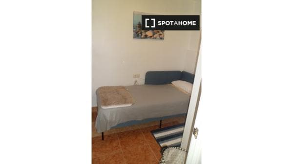 Se alquila habitación en piso de 3 dormitorios en Burjassot, Valencia thumbnail 1