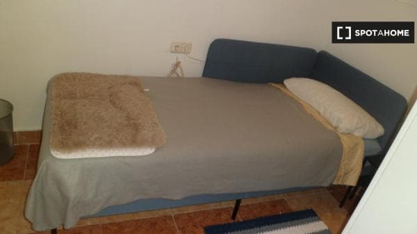 Se alquila habitación en piso de 3 dormitorios en Burjassot, Valencia thumbnail 2