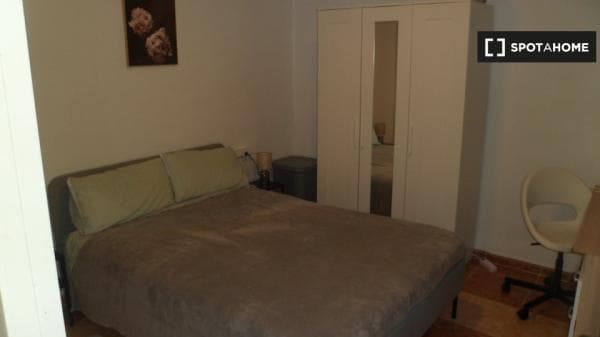 Se alquila habitación en piso de 3 dormitorios en Burjassot, Valencia thumbnail 2