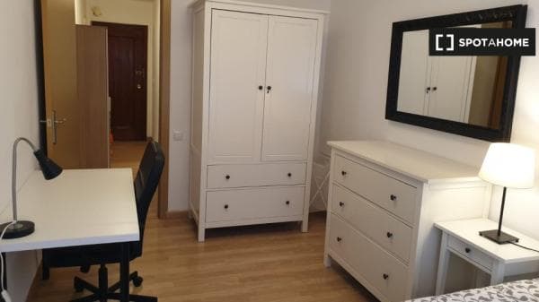 Piso en alquiler en , Oviedo thumbnail 1