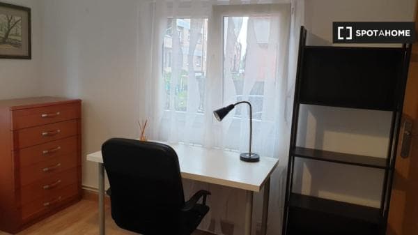 Piso en alquiler en , Oviedo thumbnail 1