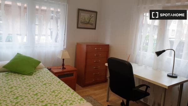 Piso en alquiler en , Oviedo thumbnail 2
