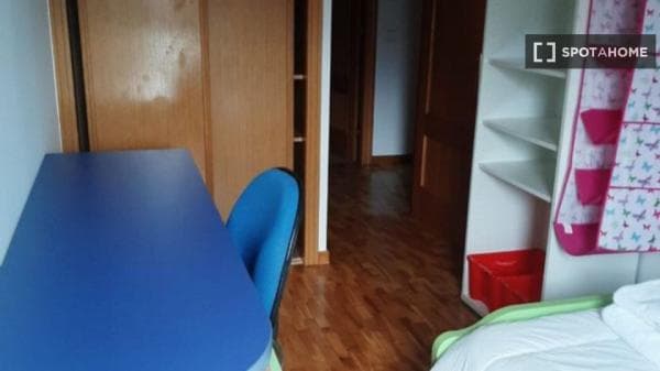 Habitación en piso compartido en Oviedo photo 1