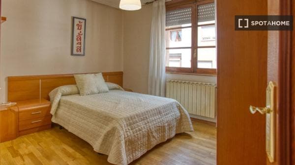 Piso en alquiler en , Oviedo photo 1