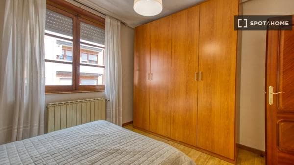 Piso en alquiler en , Oviedo thumbnail 2