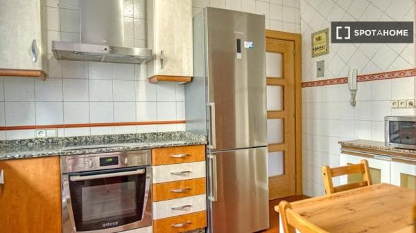 Piso en alquiler en , Oviedo thumbnail 2