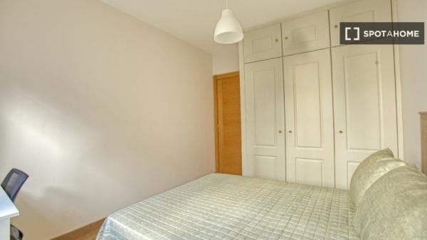 Piso en alquiler en , Oviedo thumbnail 1
