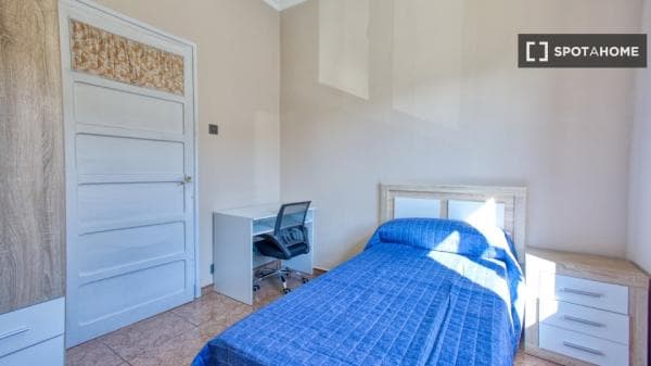 Piso en alquiler en , Oviedo thumbnail 1