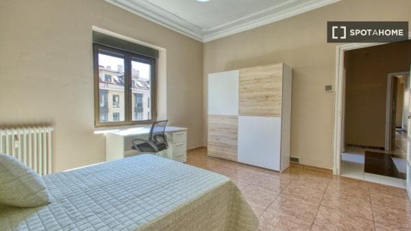 Piso en alquiler en , Oviedo thumbnail 1