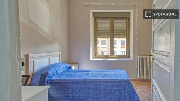 Piso en alquiler en , Oviedo thumbnail 2