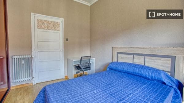 Piso en alquiler en , Oviedo thumbnail 1