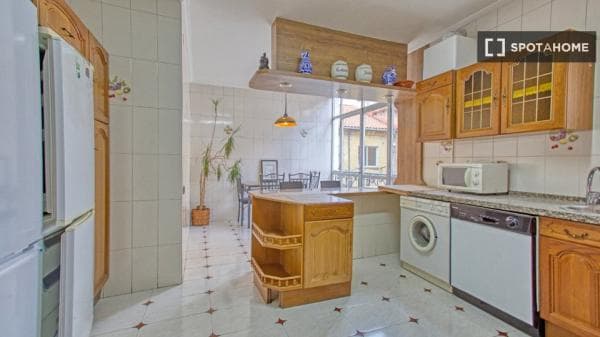 Piso en alquiler en , Oviedo thumbnail 2