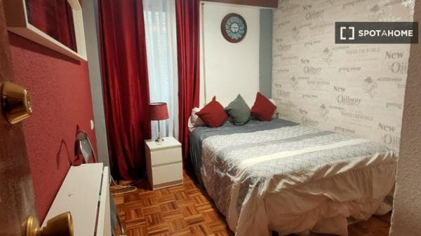 Habitación en piso compartido en Alcalá de Henares. photo 1