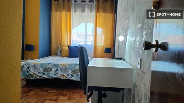 Habitación en piso compartido en Alcalá de Henares. photo 1