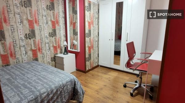 Habitación en piso compartido en Alcalá de Henares. photo 1