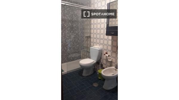 Acogedora habitación en un apartamento de 4 dormitorios en La Saïdia, Valencia photo 1