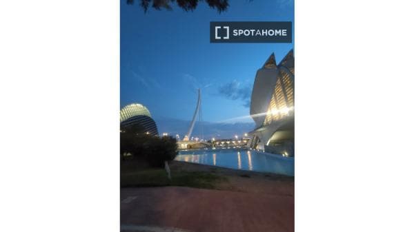 Habitación en piso compartido en valència thumbnail 2